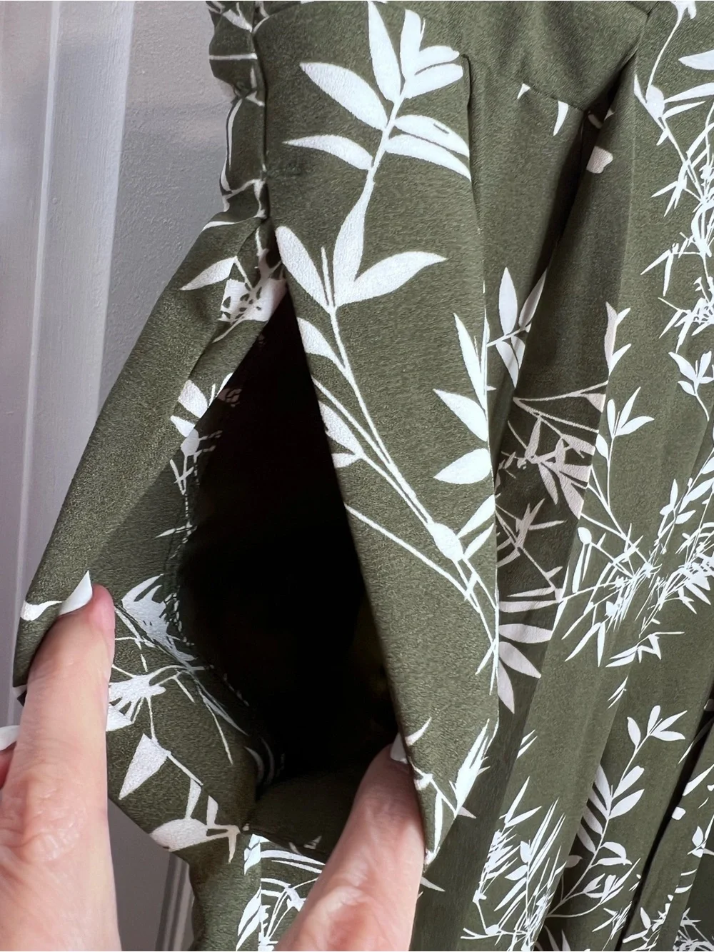 Worthington Olive Green Wide-Leg Floral Print Pants with Tie‎ Waist. Size Large.